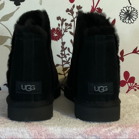 Ugg Women’s Classic Mini Fluff Hi - Low Boots Size AU 8 $112 - Picture 2 of 14